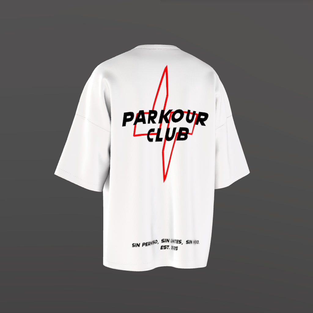 Playera Oversize “Parkour Club” – Blanca